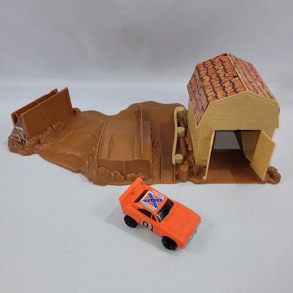 The Dukes of Hazzard Vintage 1980 Barnbusters Barn by Knickerbocker Toys - Picture 1 of 4